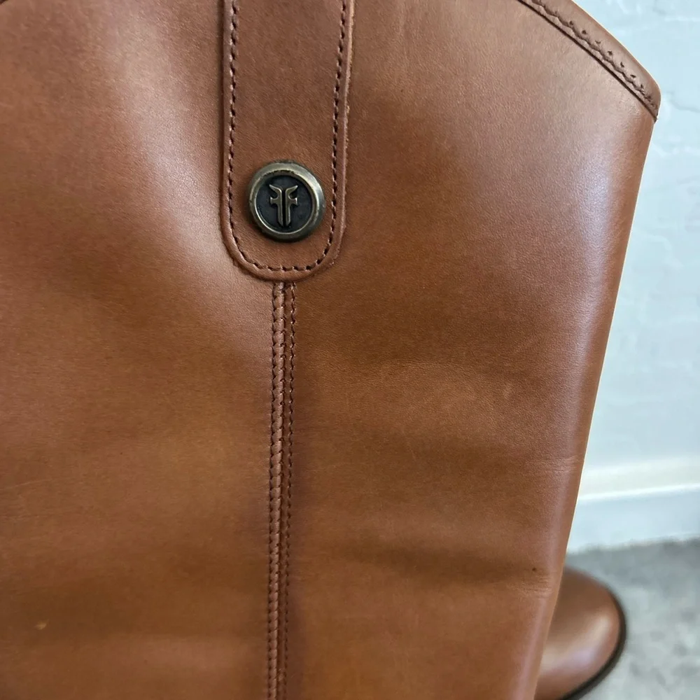 NEW Frye Women Marissa Medallion Leather Inside Zip Tall Boot US 5 Cognac $328 - Picture 3 of 10